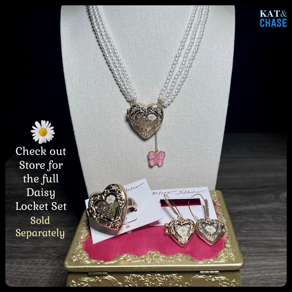 Colar Betsey Johnson medalhão coração eu te amo namorada desmaio borboleta pérola - Imagem 3 de 4