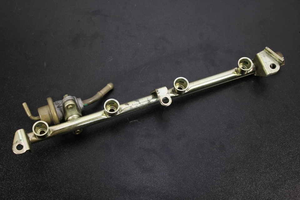 Tubo de combustible y regulador Honda CBR 600 F4i 2001-2006 16620-MBW-J21 16740-MBW-J32 Foto 3 de 4