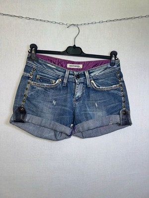 Rossodisera Low Rise Distressed Denim Nieten Shorts mit Reißverschlusstaschen