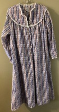 Lanz of Salzburg Flannel Nightgown L Tyrolean Hearts  Flowers Heart Button Lace