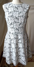 CHAPS DRESS CREW NECK SLEEVELESS WHITE FLORAL LACE FIT & FLARE ZIP BACK SZ 10