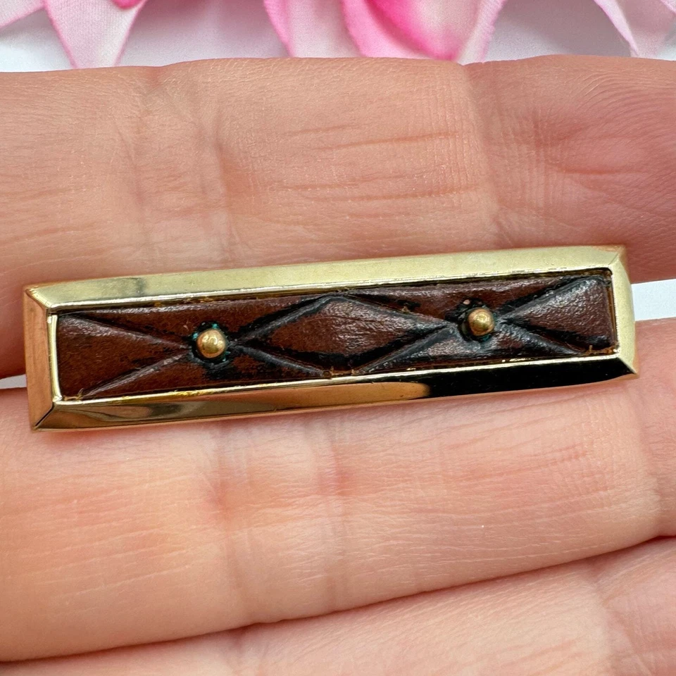 Barra de clip de corbata de cuero acolchado Hickok vintage marrón rico tono dorado clásico firmado Foto 2 de 4