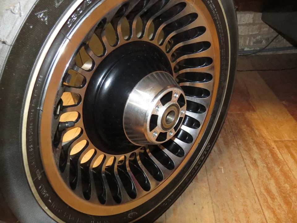 Rueda nudillos trasera 16x5 original de fábrica OEM 09-24 Harley Davidson Touring Foto 3 de 4