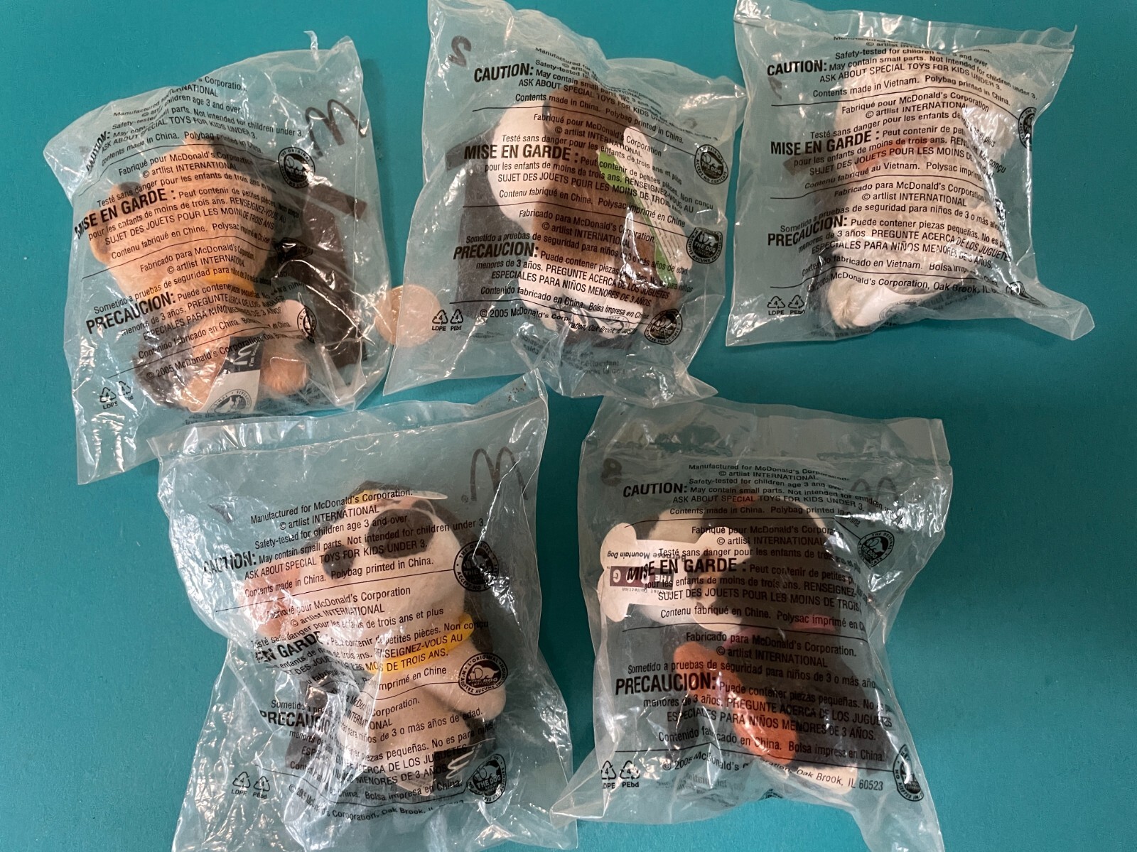 The Dog Cat – Artlist Collection 2005 McDonald's Happy Meal Toys