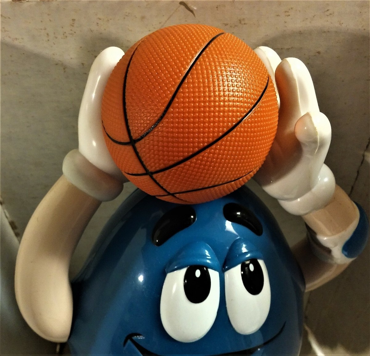 M&M's EURO LIMITED - BASKETBALL (BLUE)