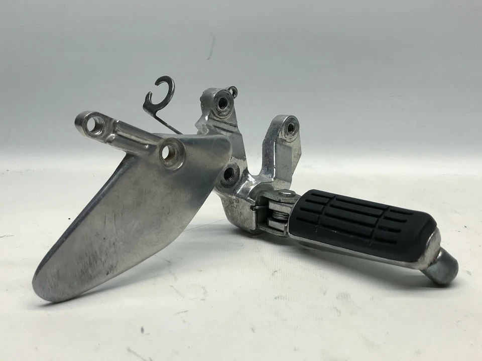 Reposapiés derecho Yamaha FZR600R Right Riders foot rest hanger clavija (1) 95' Foto 2 de 4