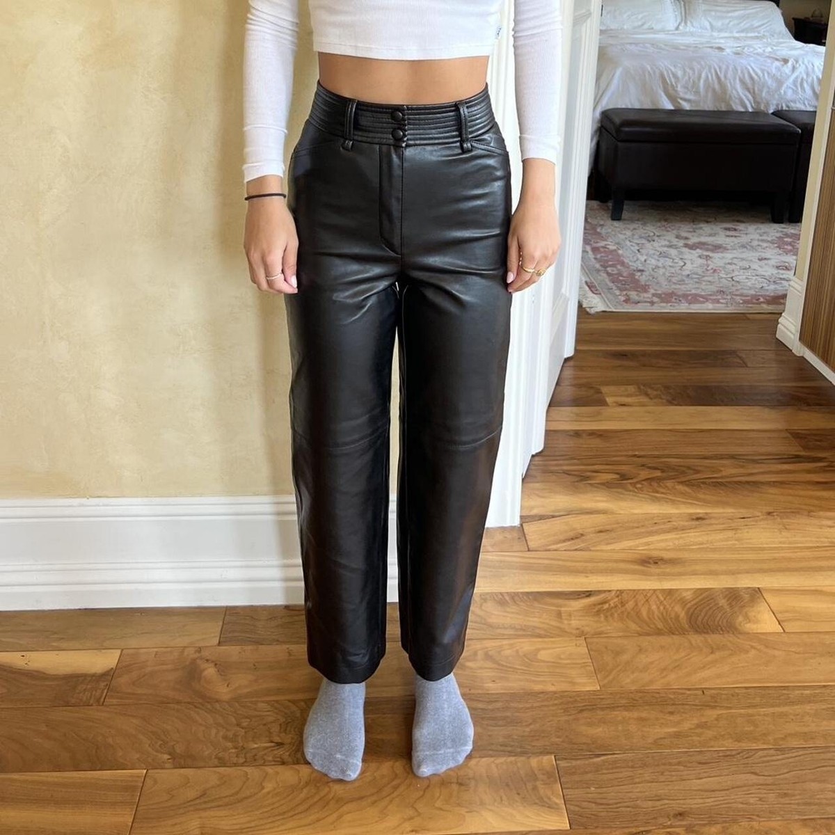 Aritzia Wilfred Faux Leather Straight Leg Funk High Rise Pant Size