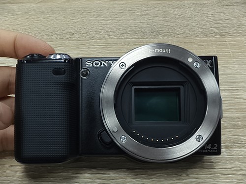 Sony Alpha NEX-5 16.1MP Digital Camera - English Language Body ONLY- 90% NEW