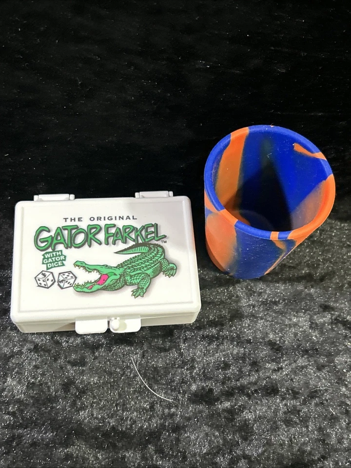 Juego de dados portátil GATOR POCKET FARKEL con estuche de viaje, 6 troqueles, taza e instrucciones Foto 2 de 4