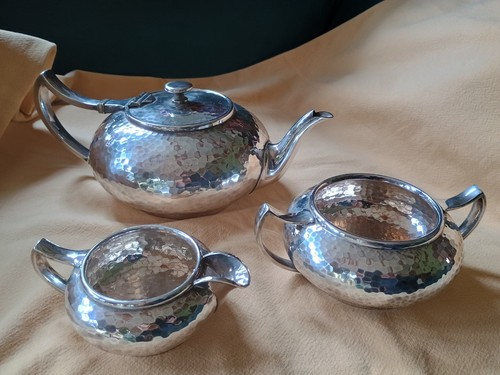 ANTIQUE JAMES DIXON & SONS EPBM SILVER PLATED HAND HAMMERED 3 PIECE TEA SET E846 - Picture 4 of 8