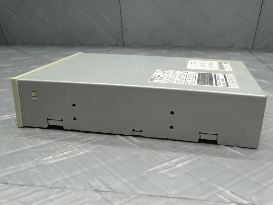 Teac CD-532E CD-ROM Drive IDE 32X MAX CD-ROM Volume Knob 3.5mm Port - Image 4 of 4