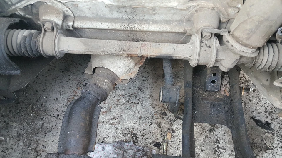 Conjunto de piñón y cremallera de dirección manual 93 Festiva usado para Ford Festiva Foto 3 de 3