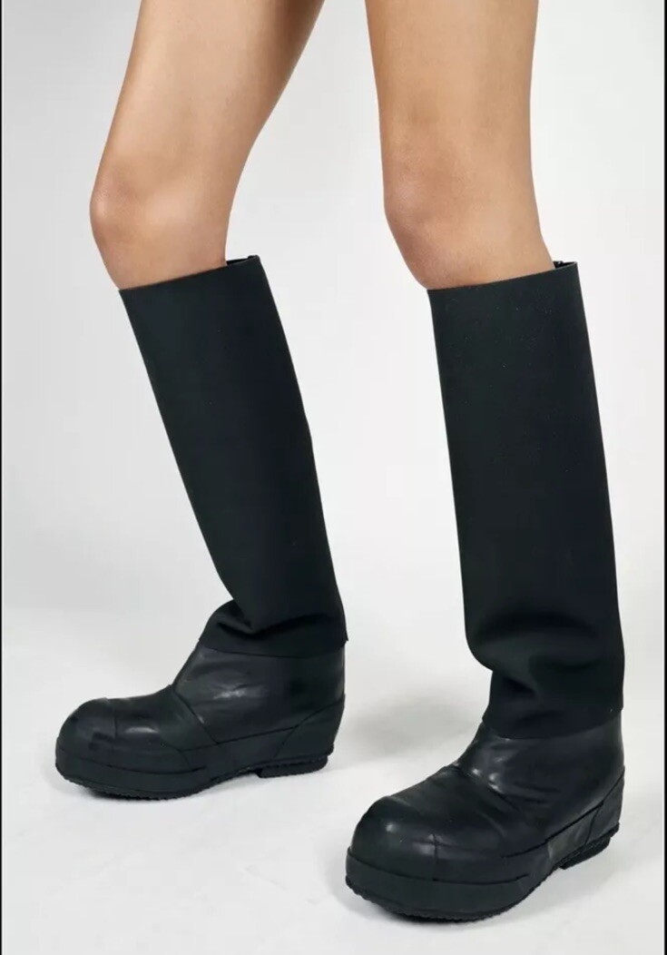 Celine Planet Rubber Boots sz 35 Pre-Fall 2018 Phoebe Philo Celine Planet Rubber Boots sz 35 Pre-Fall 2018 Phoebe Philo