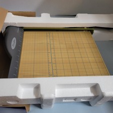 SWINGLINE CLASSIC CUT PRO GUILLOTINE TRIMMER
