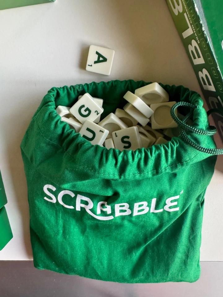 Mattel Scrabble Original Classic Board Tile Game Complete Unused - Image 4 of 4