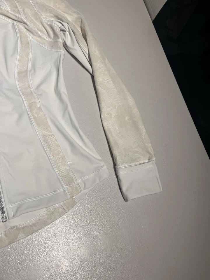 Lululemon Jacket Women's 8 Define Sweatshirt Flocked Velvet Floral White Cream - Image 4 of 4
