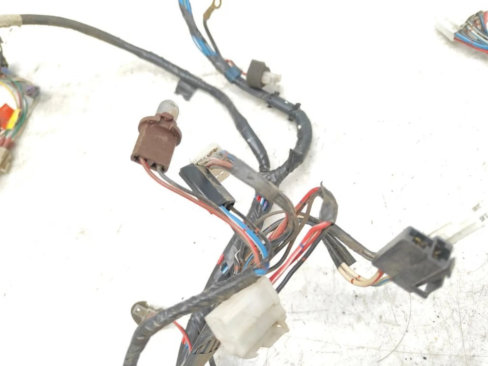 Mazda B2200 B Serie Uf 2.2D 48kW 1989 LHD Vorne Instrumententräger Verkabelung - Изображение 4 из 4