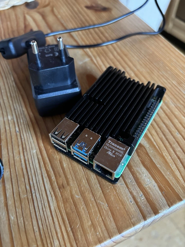 Raspberry Pi 4 Model B Mini PC, 4GB RAM, mit Gehäuse und Netzteil