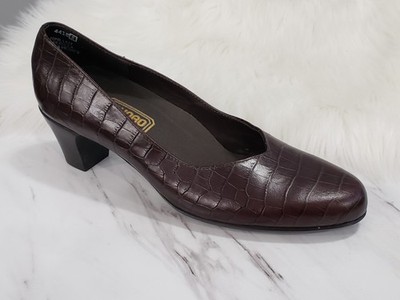 NEW NO BOX SIZE 7 NARROW Munro Croc Embossed Brown Block Kitten Heel Pump Prep