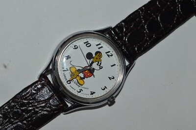 Lorus Mickey Mouse V515-6000 Quartz Watch 31mm White Dial Works Fine Circa 1990s