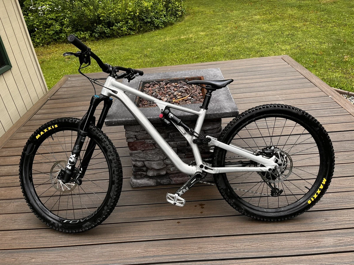 Specialized stumpjumper 2019 comp alloy online