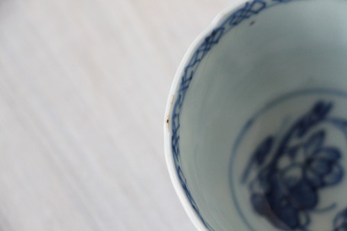18th Century Qianlong Porcelain Cup depicting Blue Flowers, Chinese Antique - Picture 9 of 10