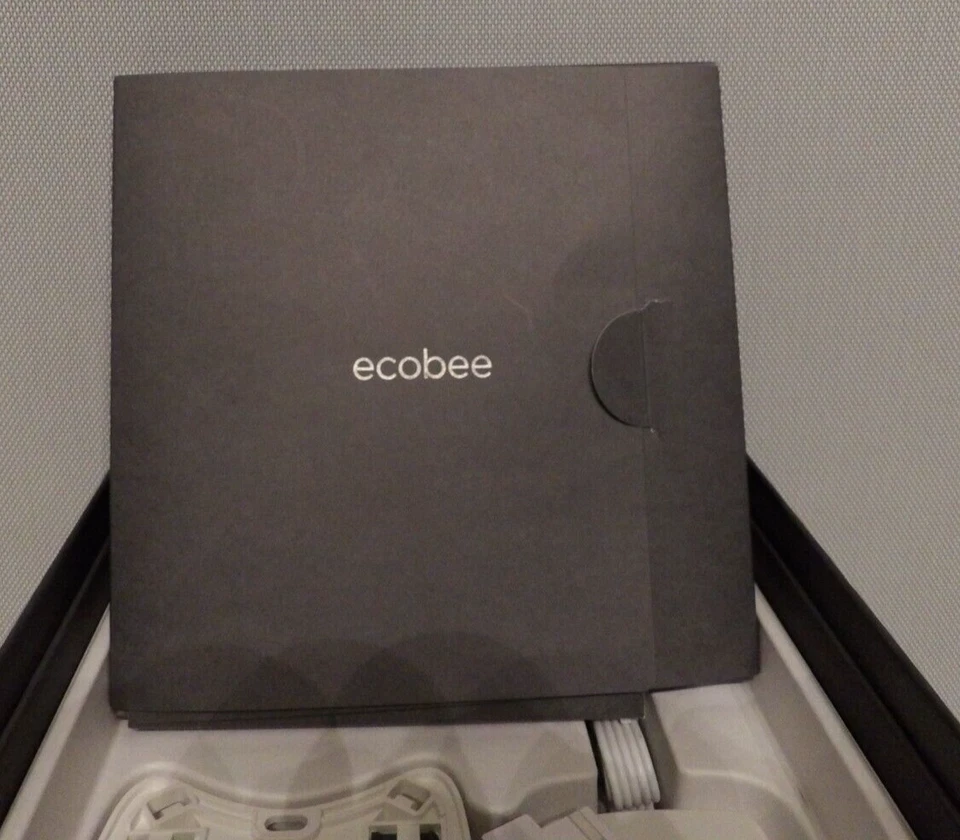Ecobee Programmable Thermostat 80-00032 Connects to Smart Phone NEW COMPLETE - Image 4 of 4