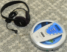 Naxa Nx-305 Portable Cd Player Super Slim Dynamic Bass Boost + Headphones Silver