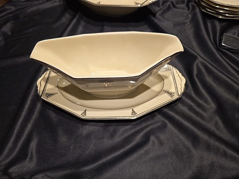 Vajilla Community China Deauville. This Is Not A Complete Full Set Foto 2 de 4