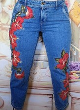 Jeans Zara Upcycled ricamati floreali - cuciti a mano da Ilova - unici nel loro genere