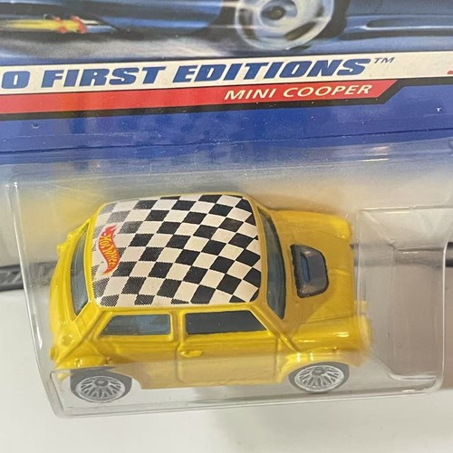 2000 Hot Wheels 2000 First Editions 30/36 - Mini Cooper Yellow NEW - Picture 3 of 7