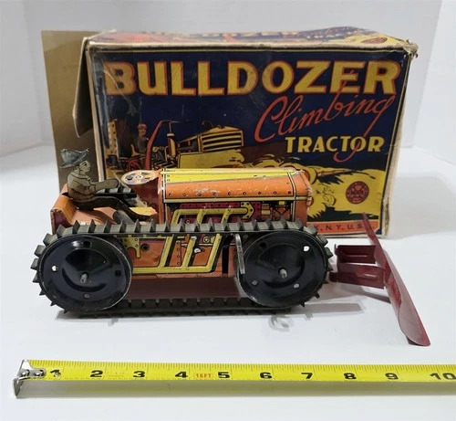 X-893 VINTAGE 1950'S MARX WIND UP CLIMBING TRACTOR BULLDOZER WITH BOX