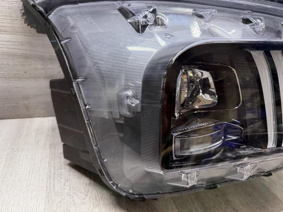 OEM 2021-2023 Hyundai Santa Fe RH Passenger Side  LED Headlight W/ Damage ((AA)) - Image 4 of 4