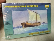 Zvezda Medieval Life Boat Model Kit 1/72 #9033