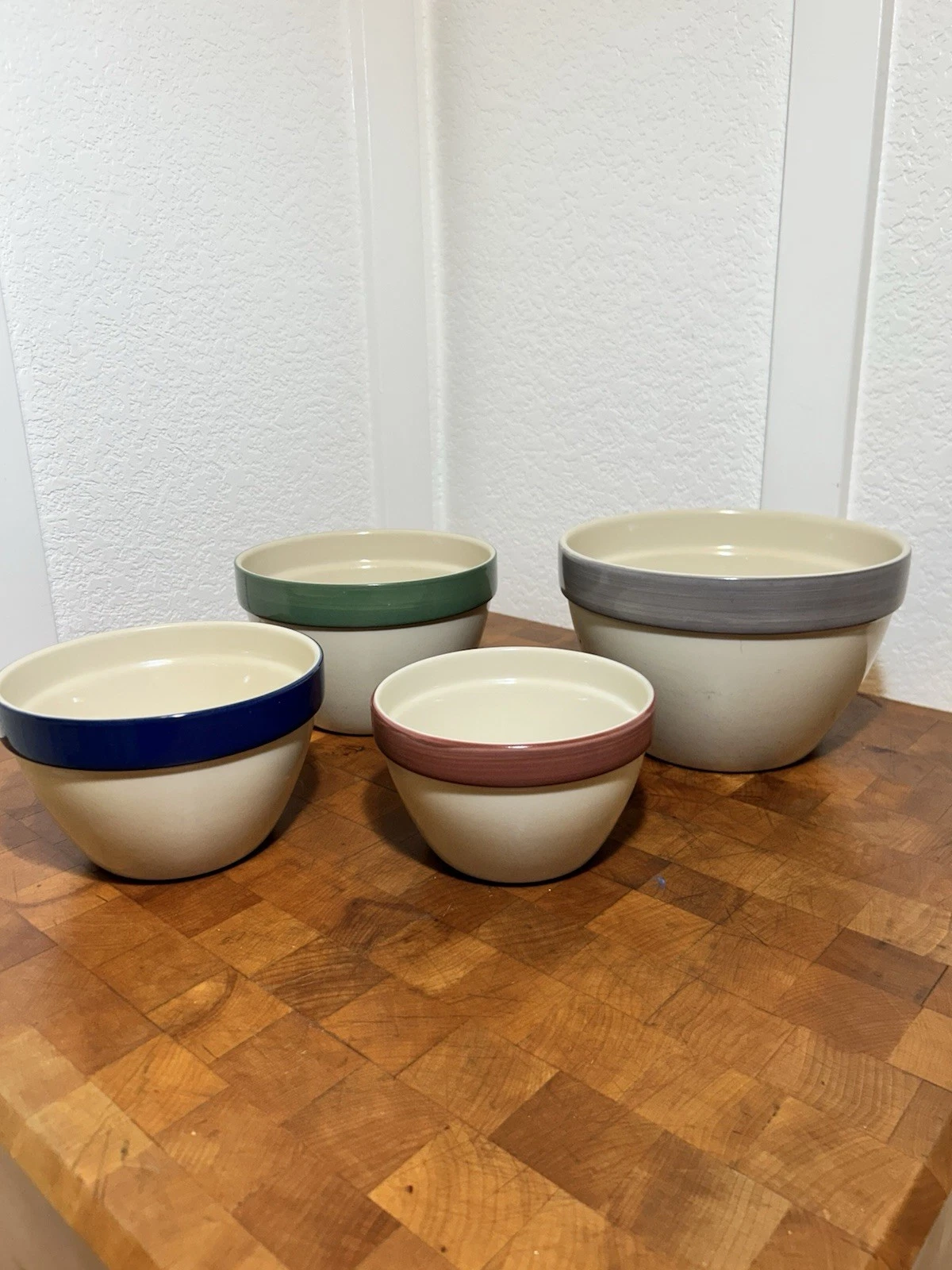 Over & Back Mixing Bowls Made In Portugal (4) 8”, 7”, 6,” 5” Top Condition
Opens in a new window or
