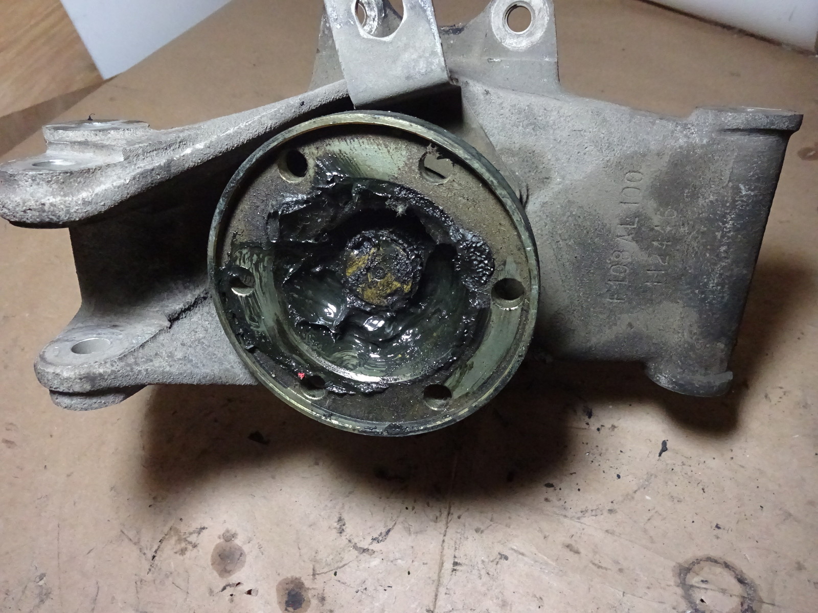 Ferrari Mondial RH Rear Steering Knuckle Axle Hub Holder 112445