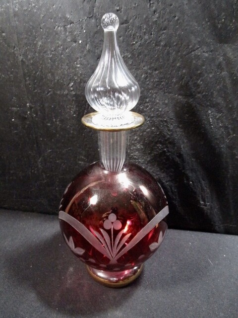 Fantastic  Colorful  Cranberry Bohemian  Decanter  With Ribbed Stopper