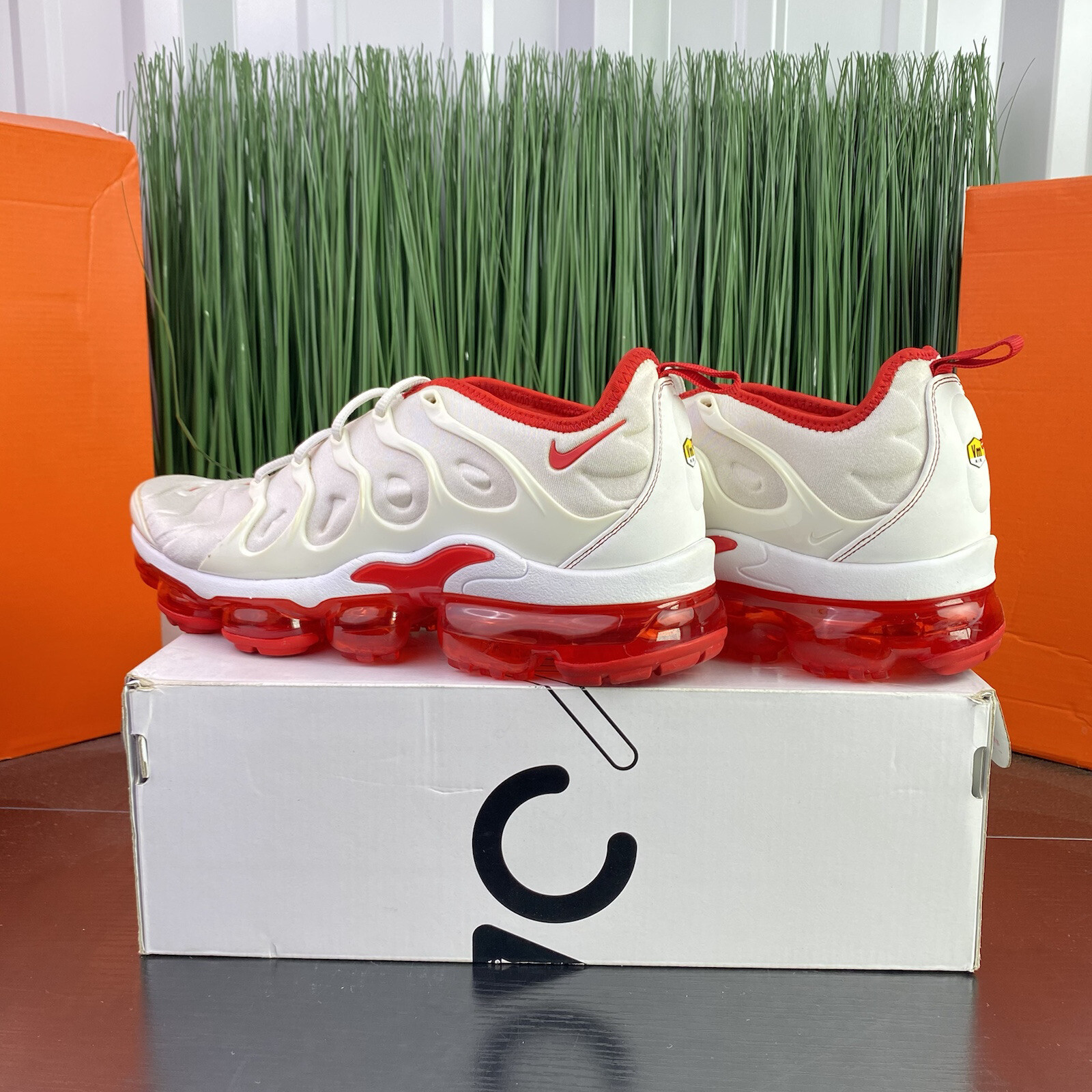 white vapormax red bottom