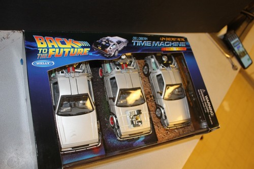Welly Diecast 1:24 Scale Delorean Back To The Future Set of 3 Cars unopened - Picture 2 of 4