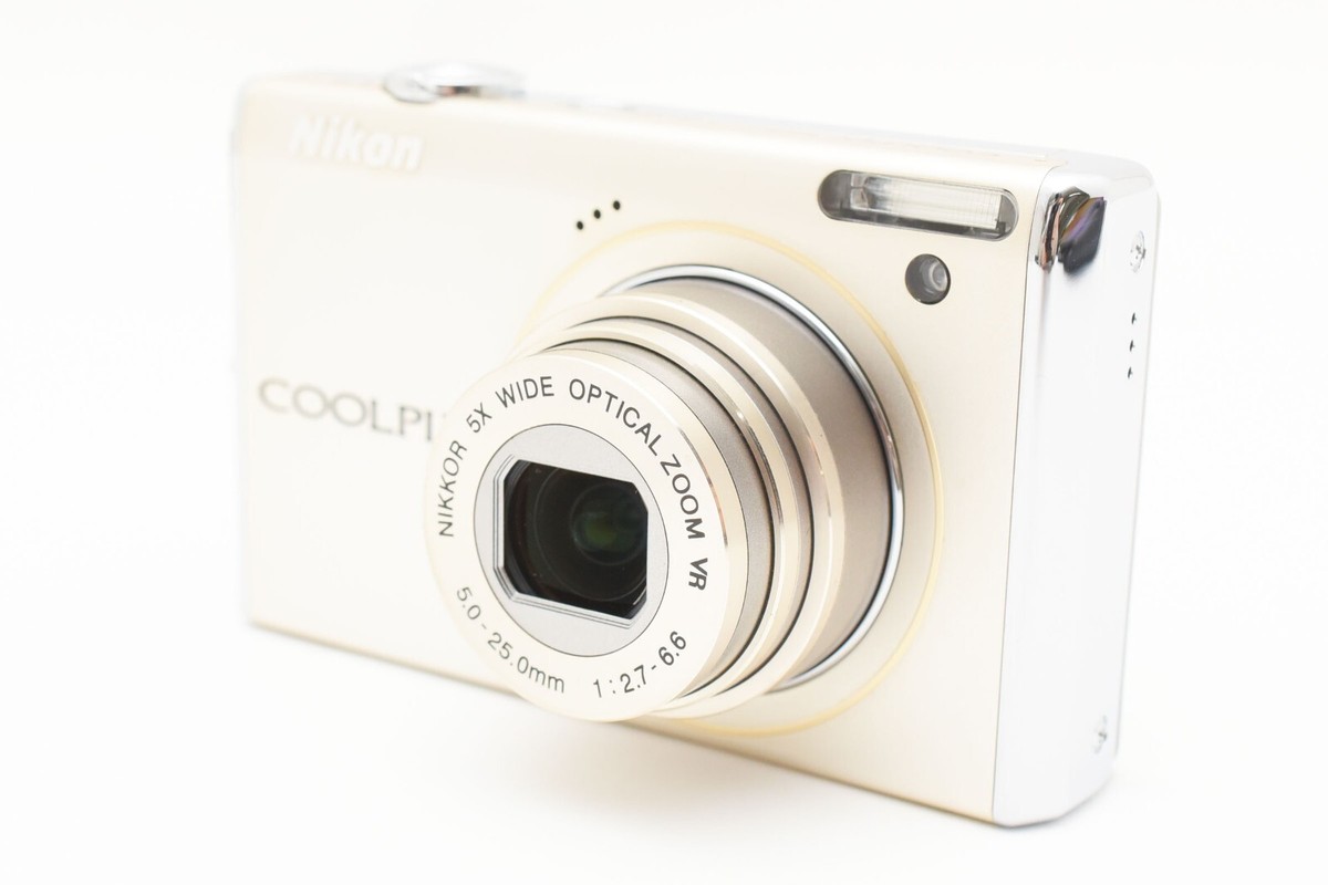 Nikon COOLPIX S640 Silver 12.2MP 5x Compact Digital Camera w