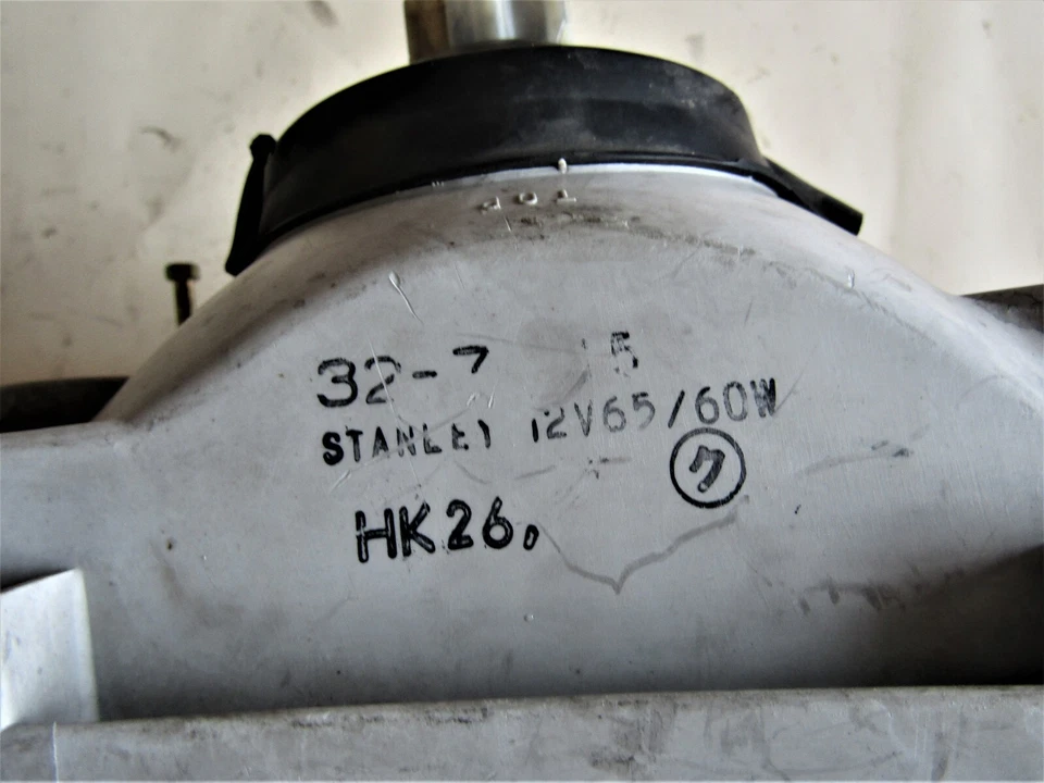 丰田 Tercel AL25 Wagon 4WD 1982 1986 年车头灯右侧 Stanley 32-7R 二手 — 第 4/4 张图片