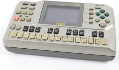 YAMAHA / QY70 Handy Sequencer with Integrated Sound Source