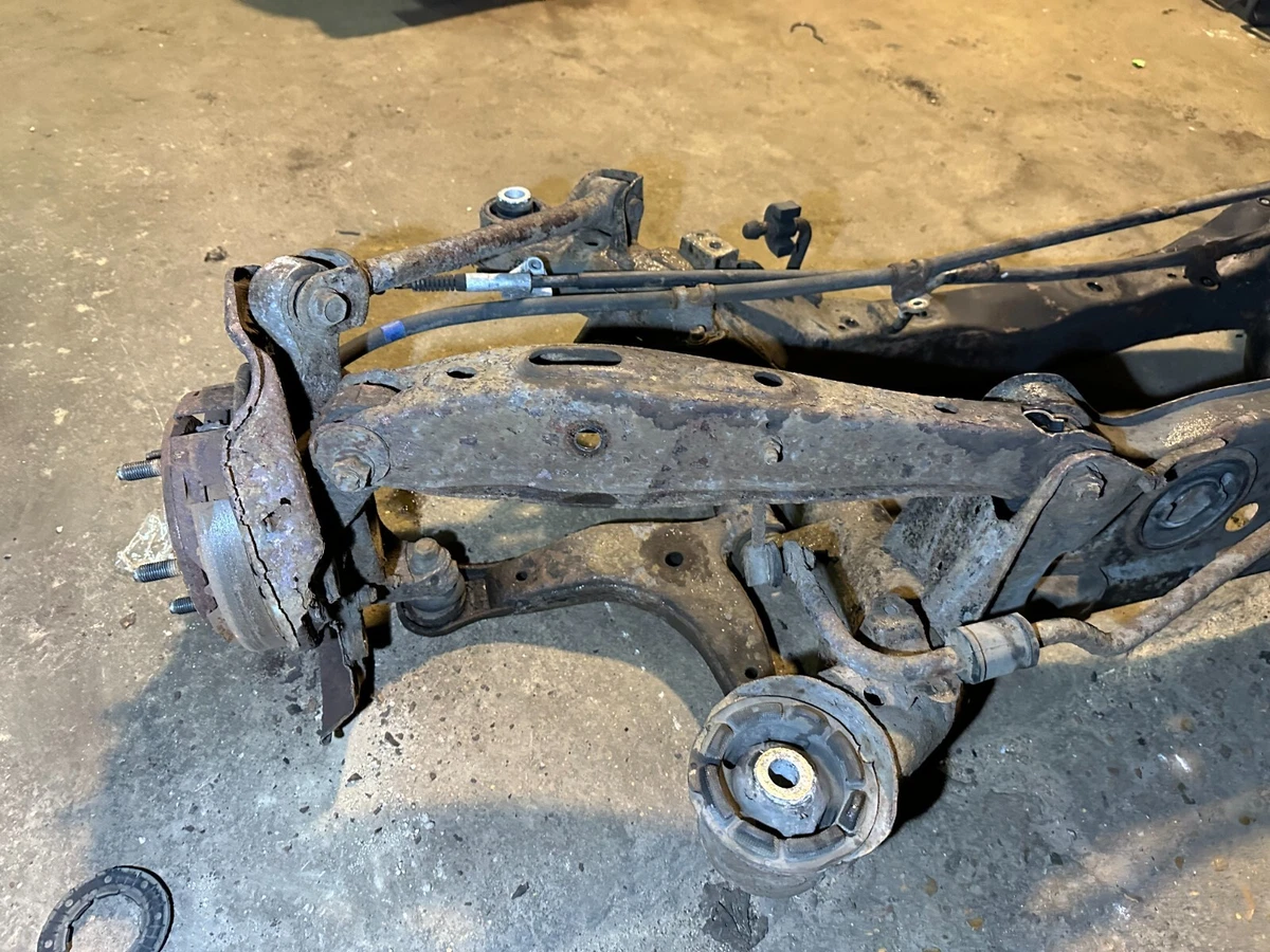 99-05 LEXUS IS200 REAR SUBFRAME AXLE + ARMS HUBS SPORT MANUAL FIT 