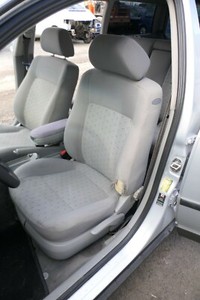 VW Passat 3BG 3B Sitz vorne links Fahrersitz grau