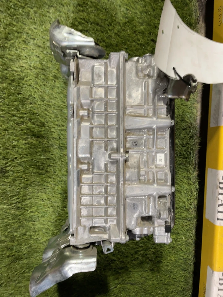 ✅ 2020 - 2022 TOYOTA COROLLA/PRIUS HYBRID INVERTER CONVERTER PN: G9200-47350 OEM - Image 3 of 4