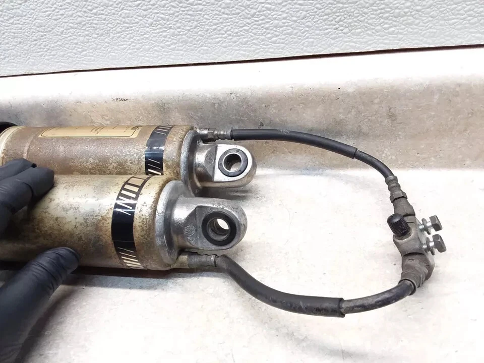 Par de amortiguadores traseros Kawasaki KZ 750 KZ750-N Spectre 1982 suspensión neumática PJ-10 Foto 3 de 4