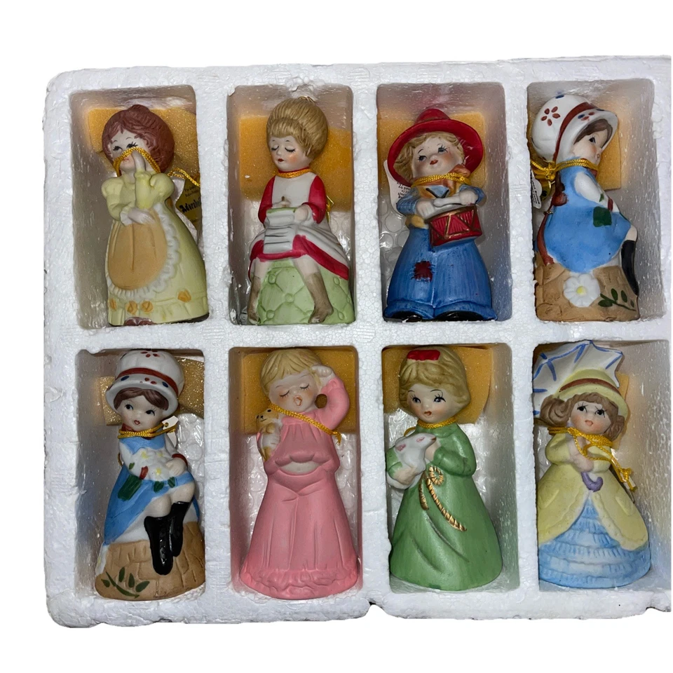 Vintage Merri-Bells, Juego de 12 Campanas de Estatuilla de Porcelana Jasco 1978 (4" de Alto} Foto 2 de 3