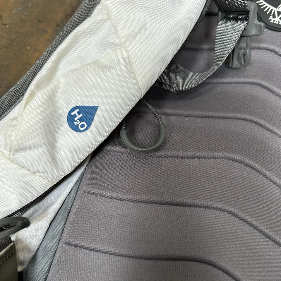 Osprey Karve II Mochila Esquí Snowboard Paquete de Hidratación Gris Blanco Talla M/L Foto 3 de 4