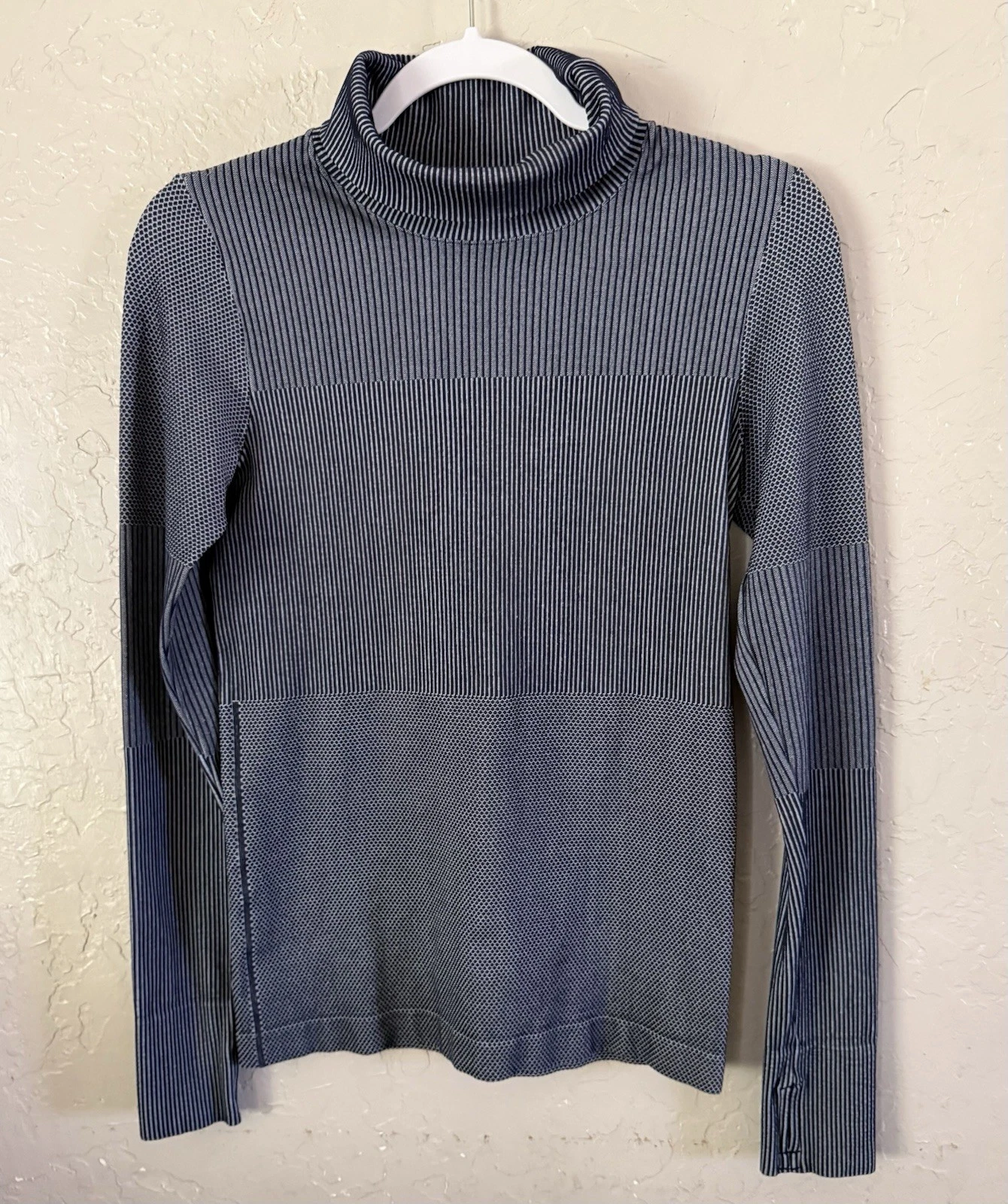 Athleta Flurry Seamless Turtleneck Top Women Base Layer Thumbholes Small