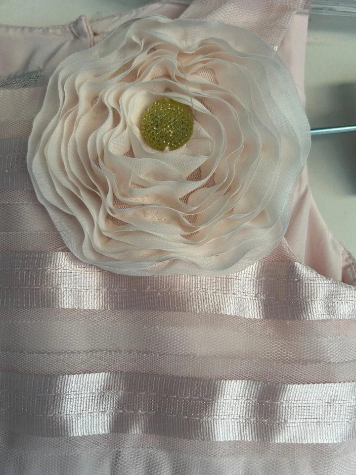 Vestido formal rosa 3T para niñas con lazo y acento floral talla 3T Foto 4 de 4